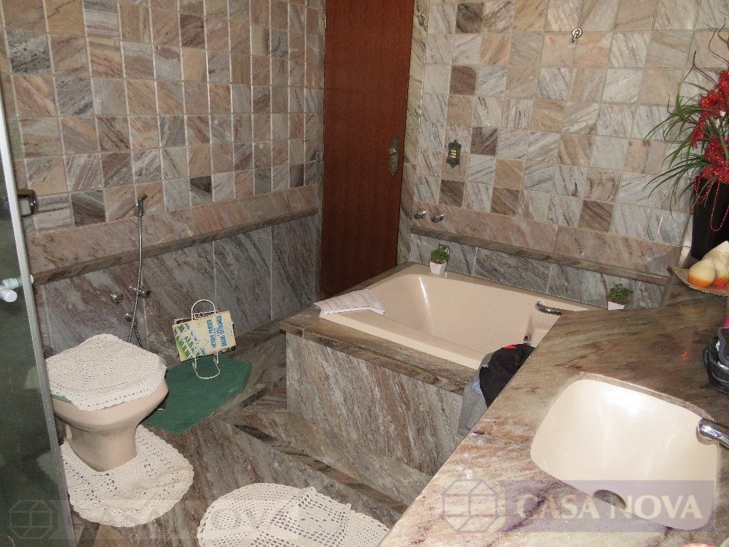 Casa à venda no Bom Pastor com 470 m², 7 quartos e 8 vagas — foto 2