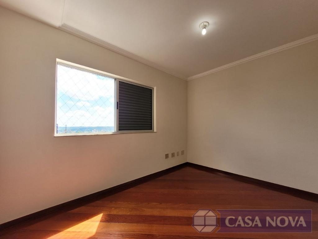 Apartamento à venda no Centro com 230 m², 4 quartos e 3 vagas — foto 2