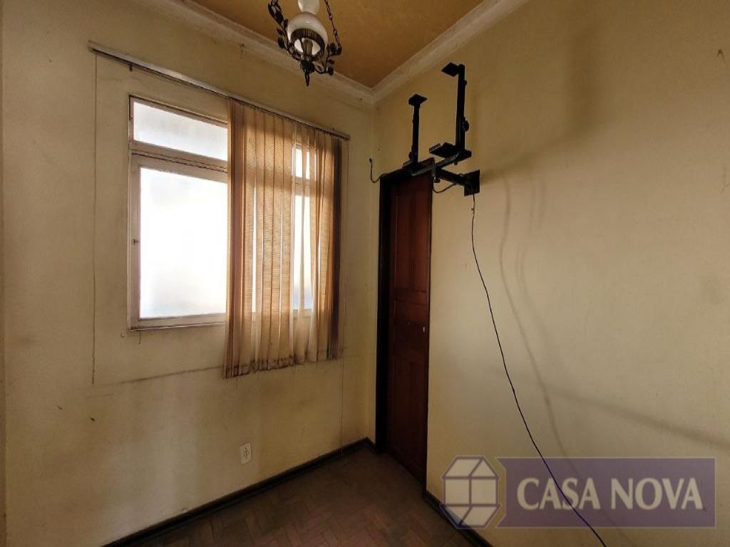 Casa à venda no Centro com 220 m², 3 quartos e 1 vaga — foto 2