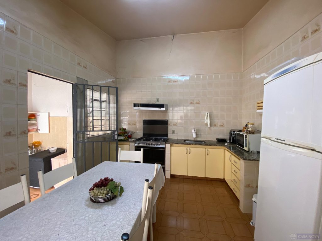 Casa à venda no Centro com 147.57 m², 4 quartos e 4 vagas — foto 3