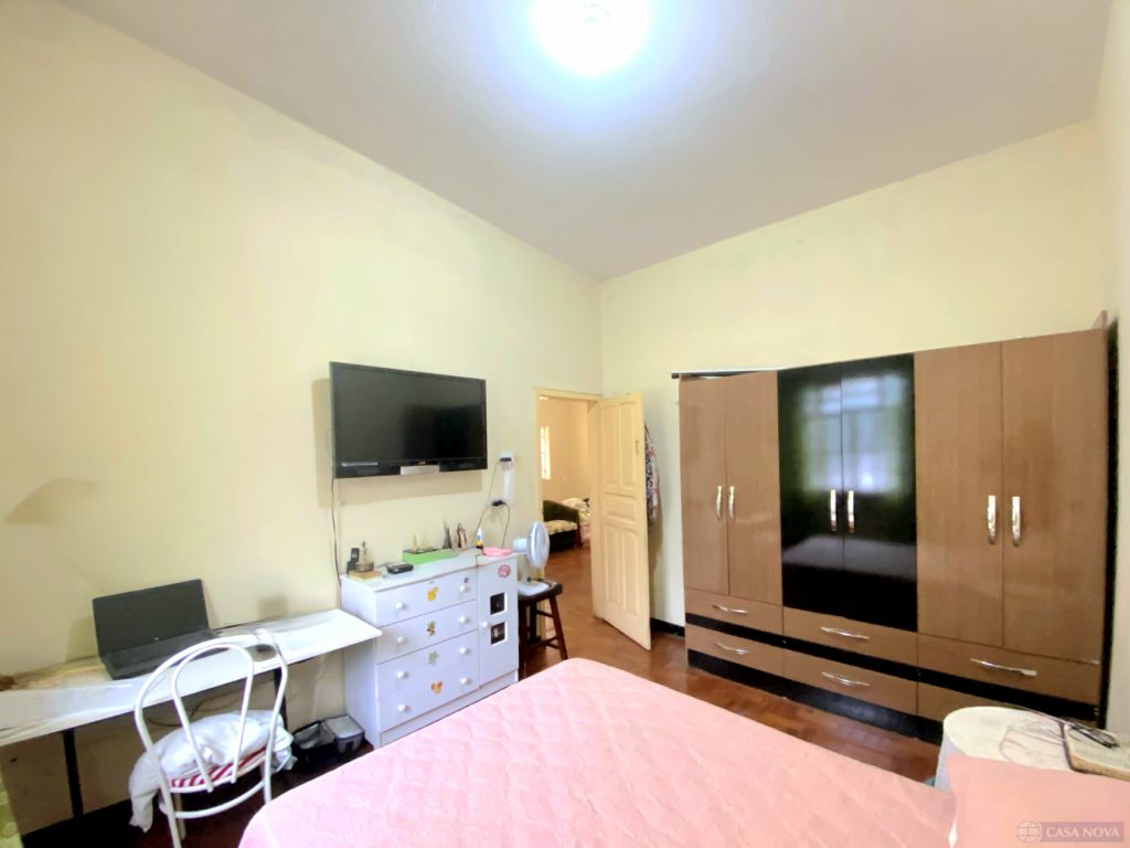 Casa à venda no Centro com 173 m², 5 quartos e 4 vagas — foto 2