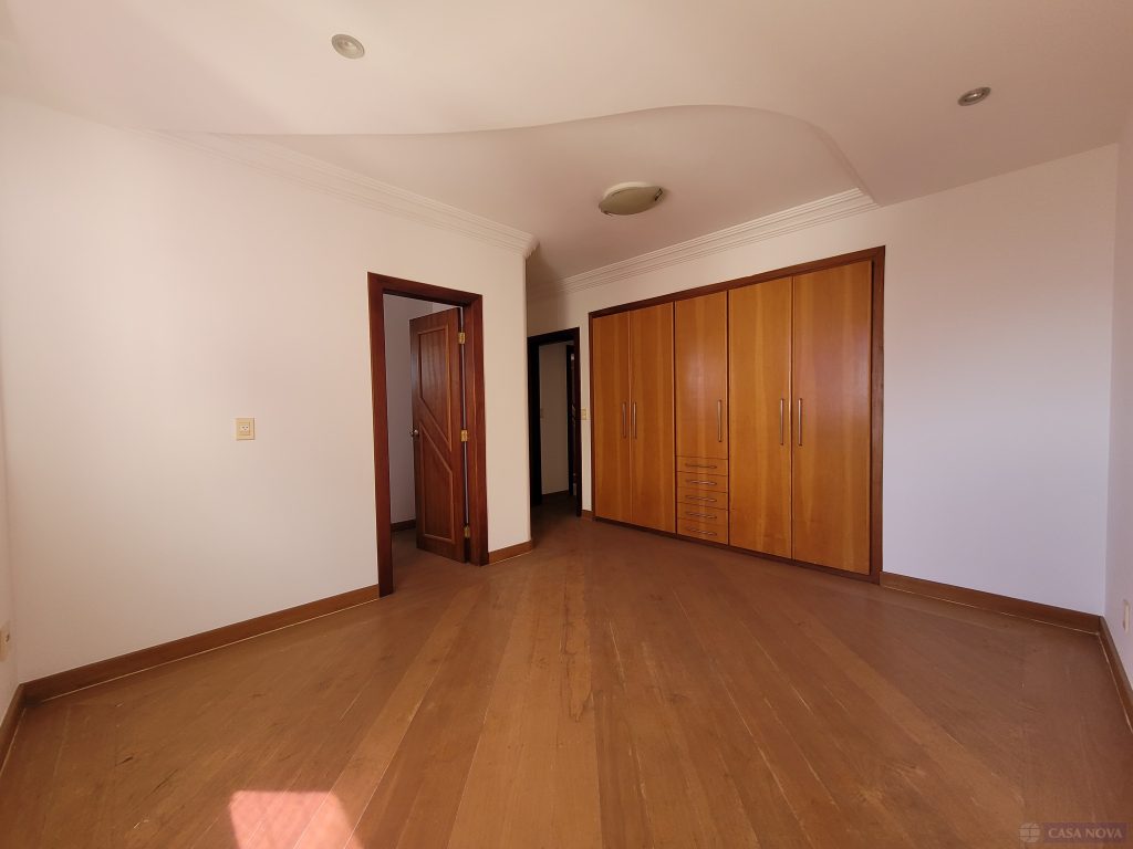 Apartamento à venda no Centro com 200 m², 3 quartos e 2 vagas — foto 2