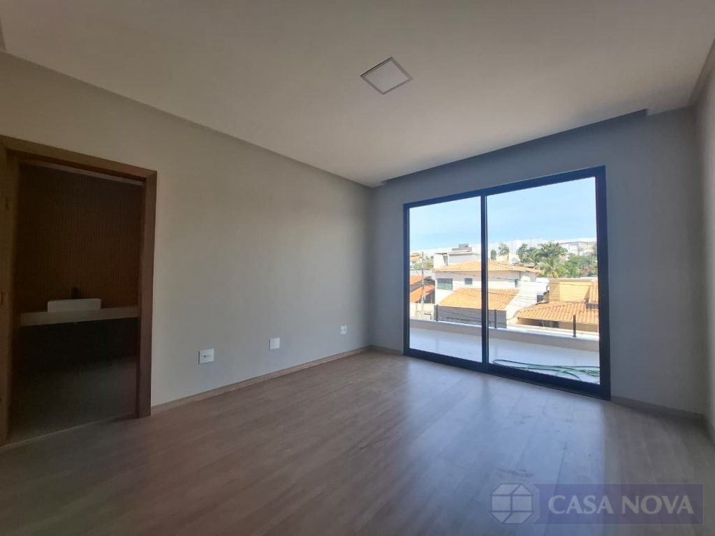 Casa à venda no Bom Pastor com 306 m², 4 quartos e 3 vagas — foto 2