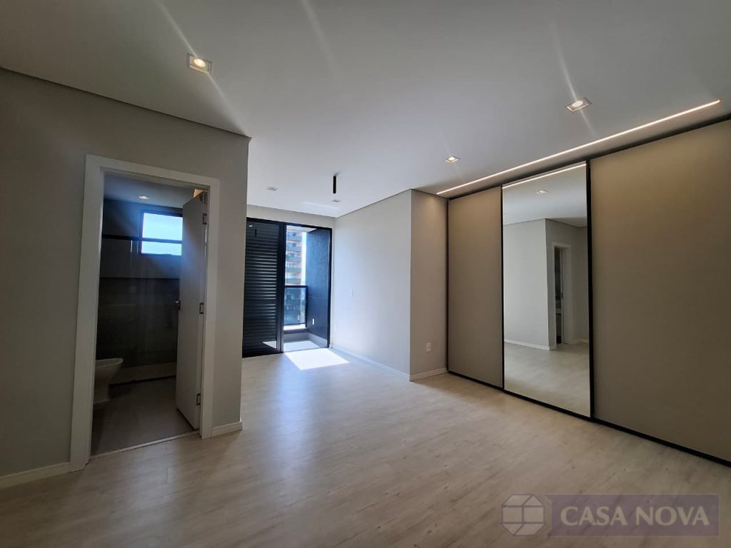 Apartamento à venda no Centro com 135 m², 3 quartos e 2 vagas — foto 2